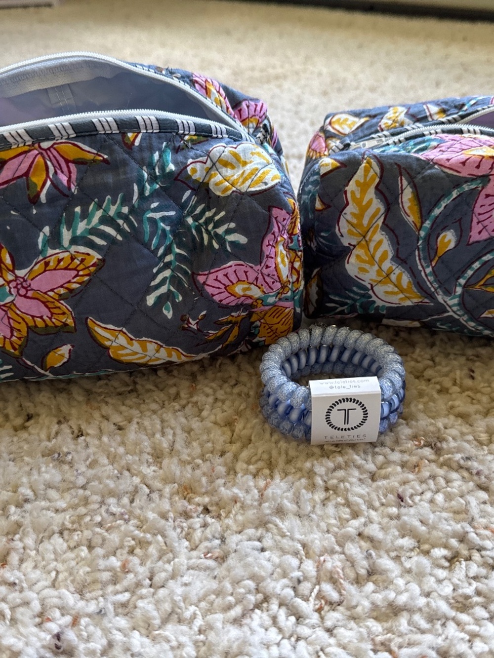 Cloth storage/Makeup case w/Teleties